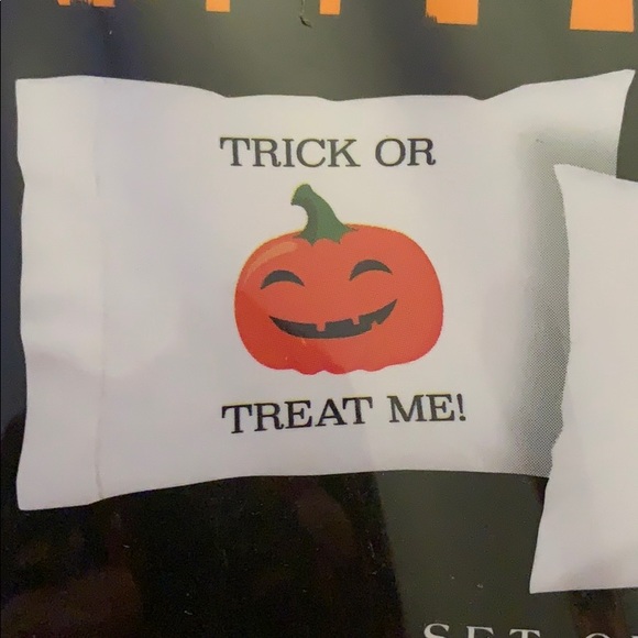 Skull & Bones Trick Or Treat Me Pumpkin 2 Standard Halloween Pillowcases. - Picture 4 of 4